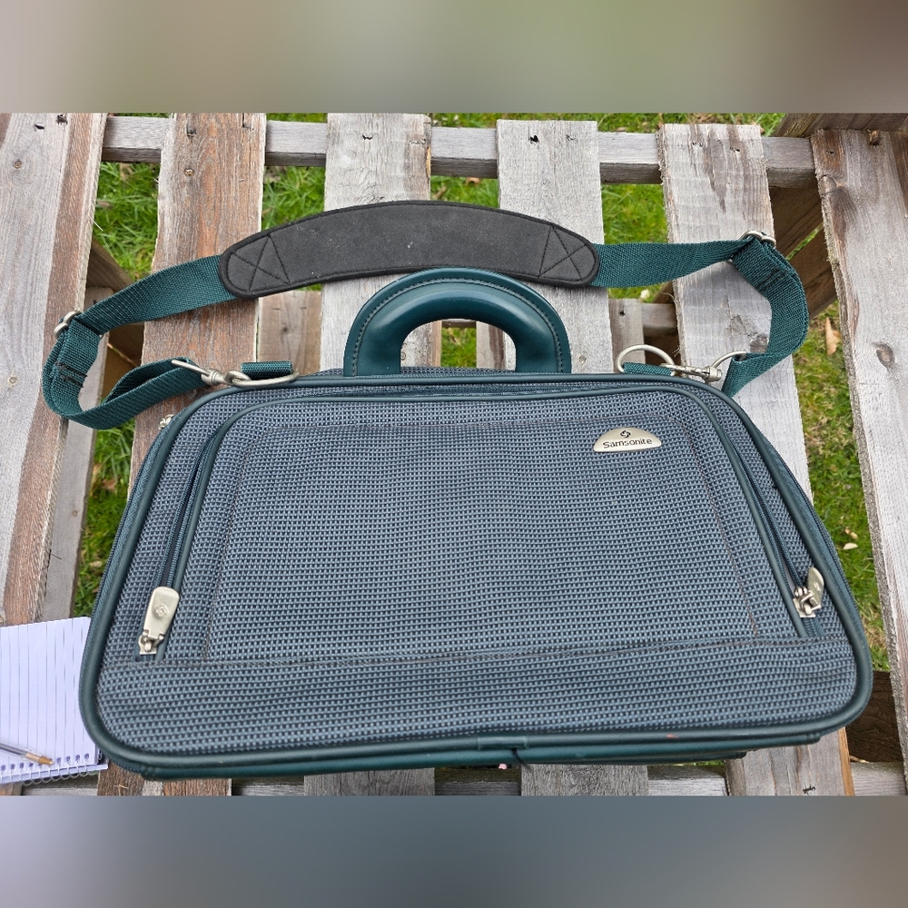 Samsonite Multi Compartment Black Laptop Messenger Bag Padded Shoulder Strap